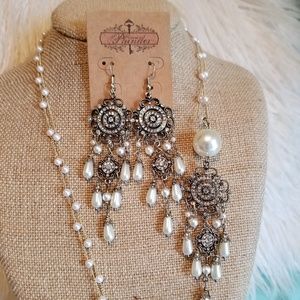 Earring/necklace set